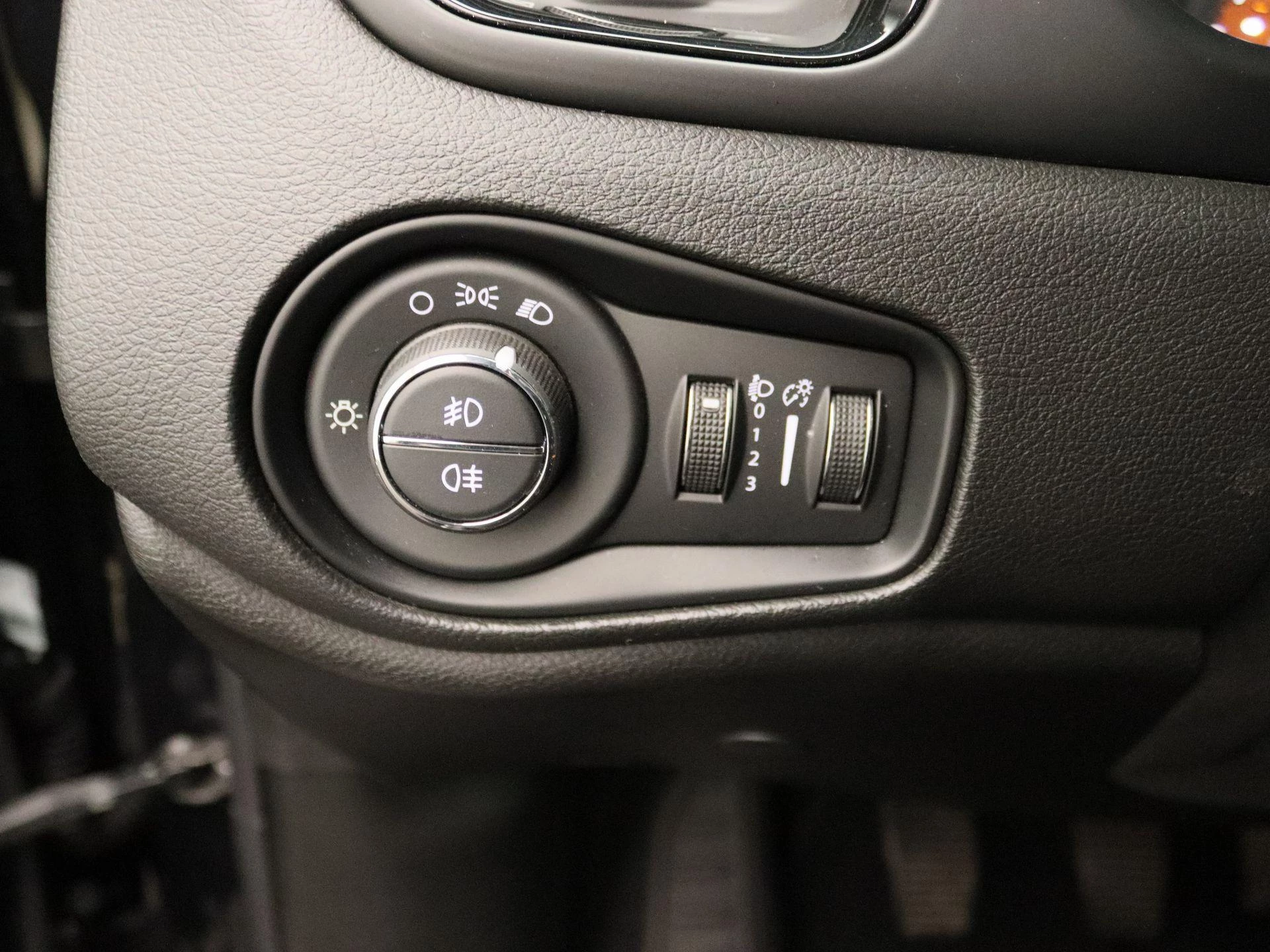Jeep-Renegade-image-18