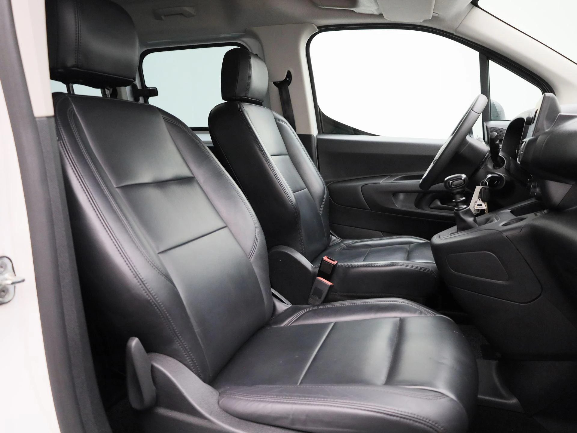Opel-Combo Life-image-26