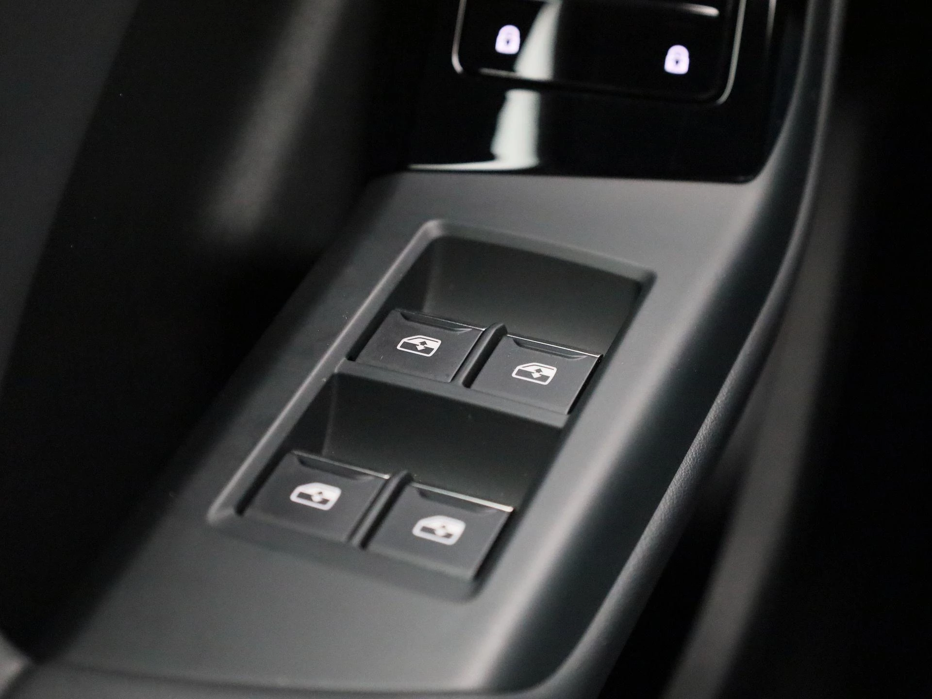 Audi-Q6 e-tron-image-39