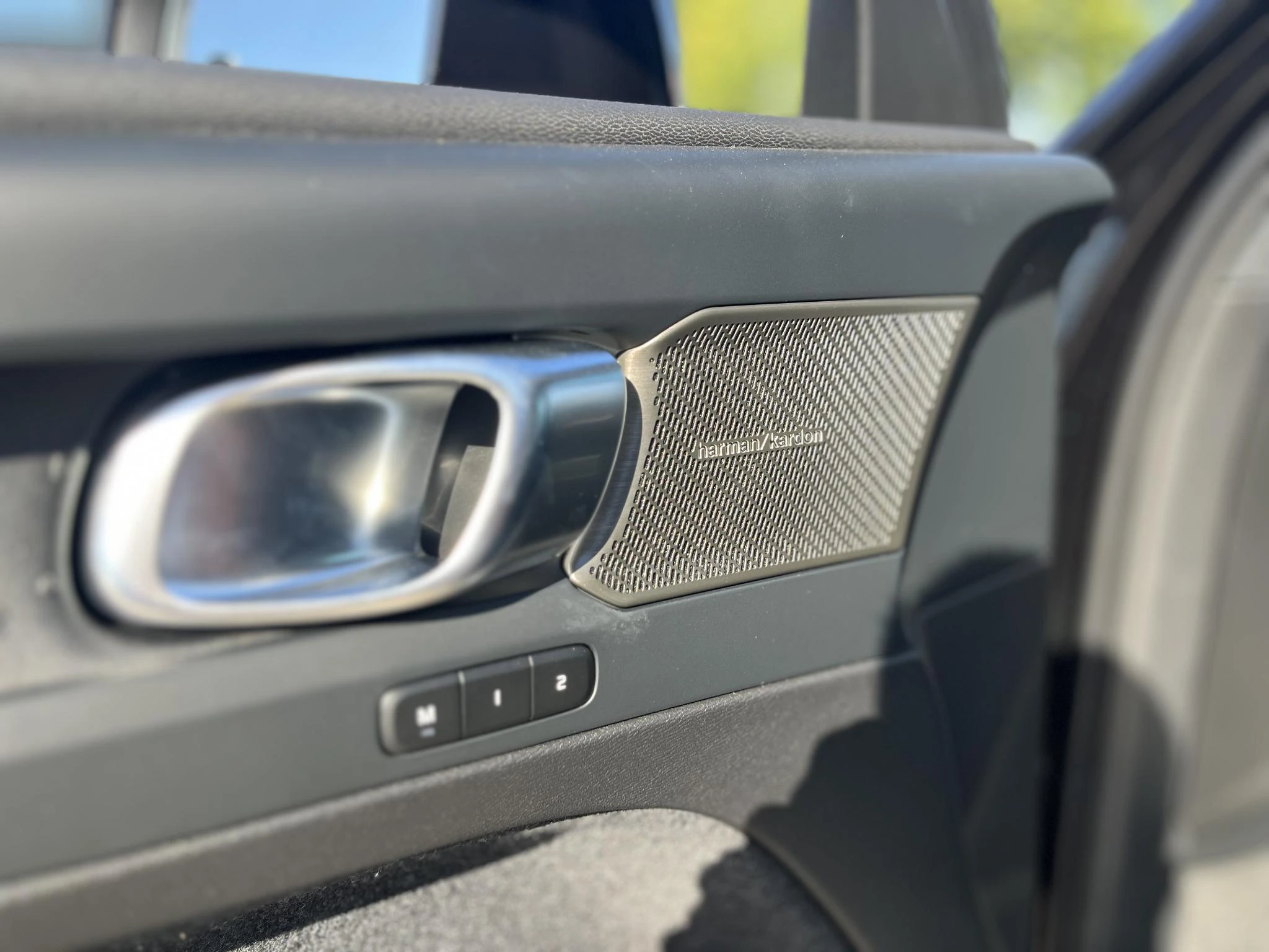 Volvo-EX40-image-8