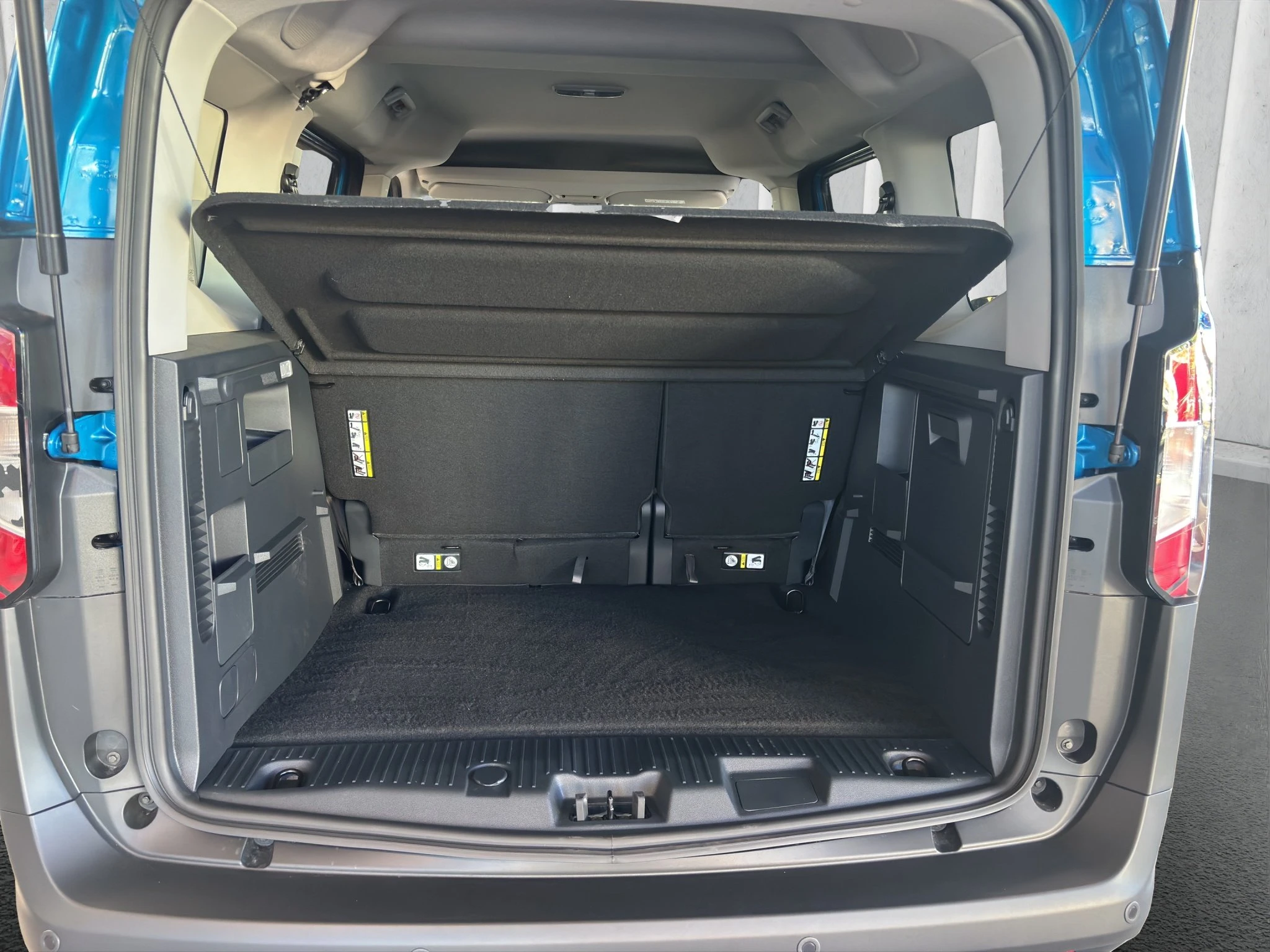 Ford-Tourneo Courier-image-16