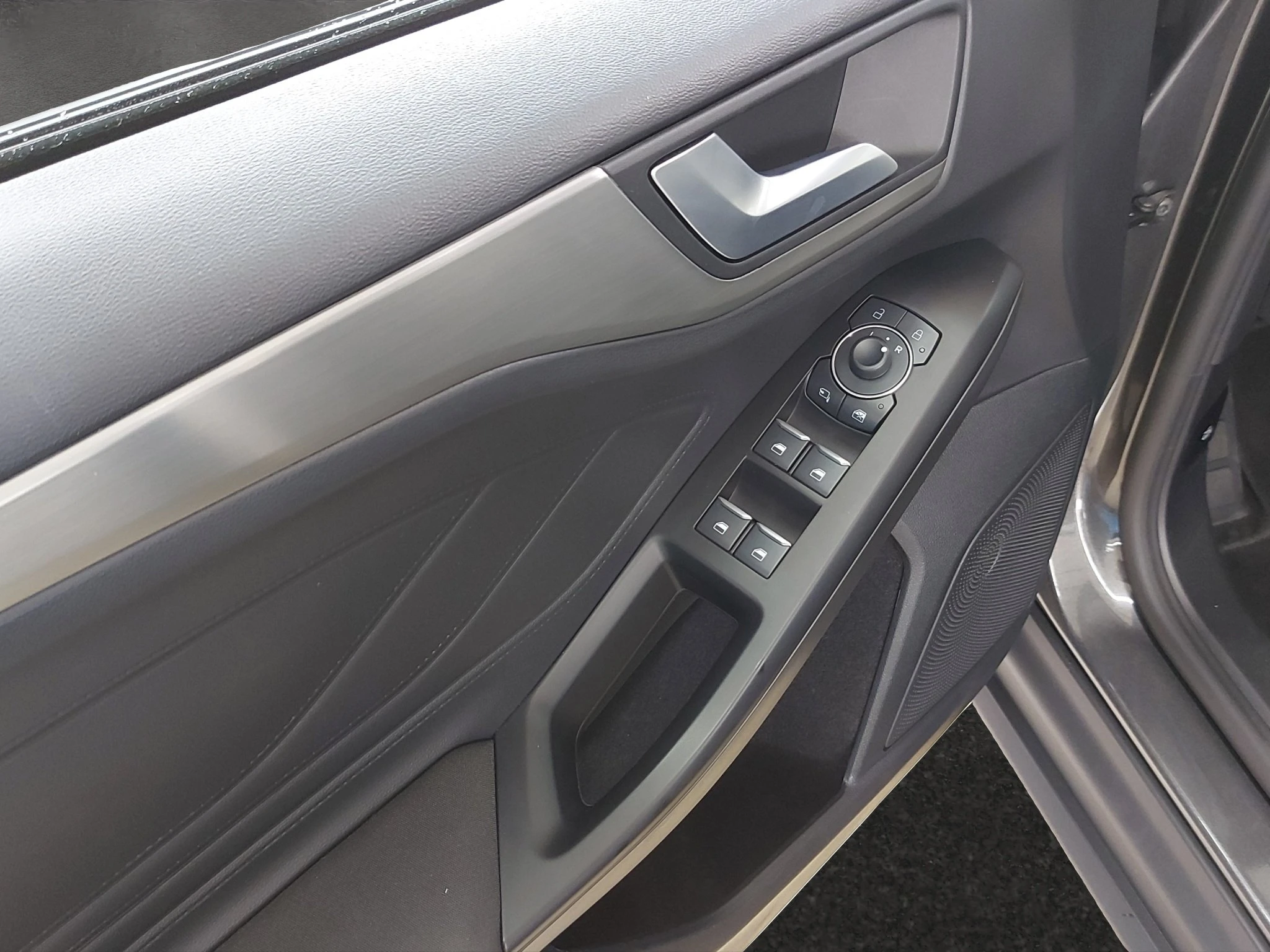 Ford Focus Titanium 1.0 EcoBoost Hybr. 114kW 7-Gang Automatik Kombi