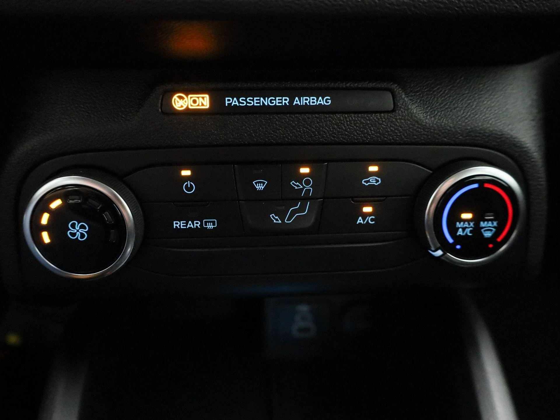 Ford Focus Wagon 1.0 EcoBoost Hybrid Connected