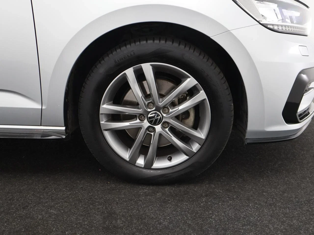 Volkswagen-Touran-image-4