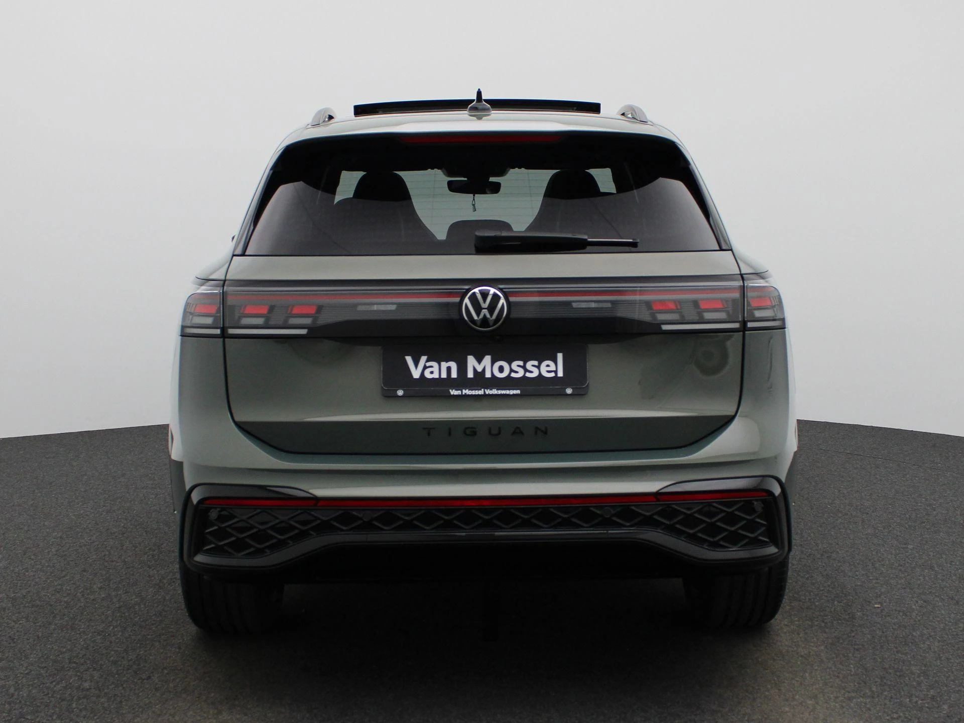 Volkswagen-Tiguan-image-4