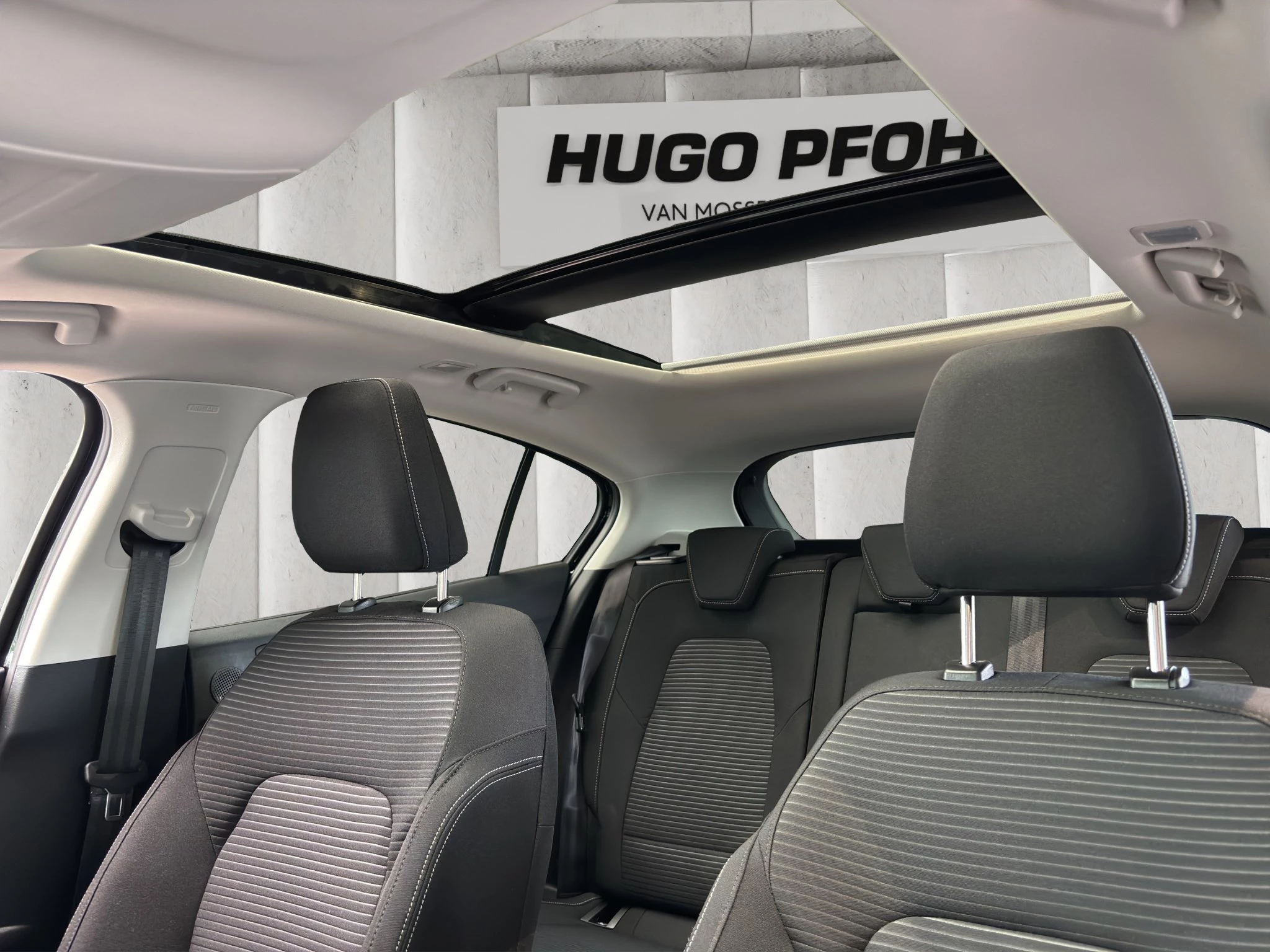 Ford Focus Titanium X Limousine Automatik & Panoramadach *HEZ Aktion*