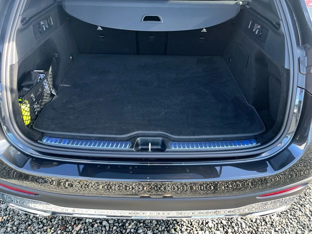 Mercedes-Benz-GLC 300 d-image-13