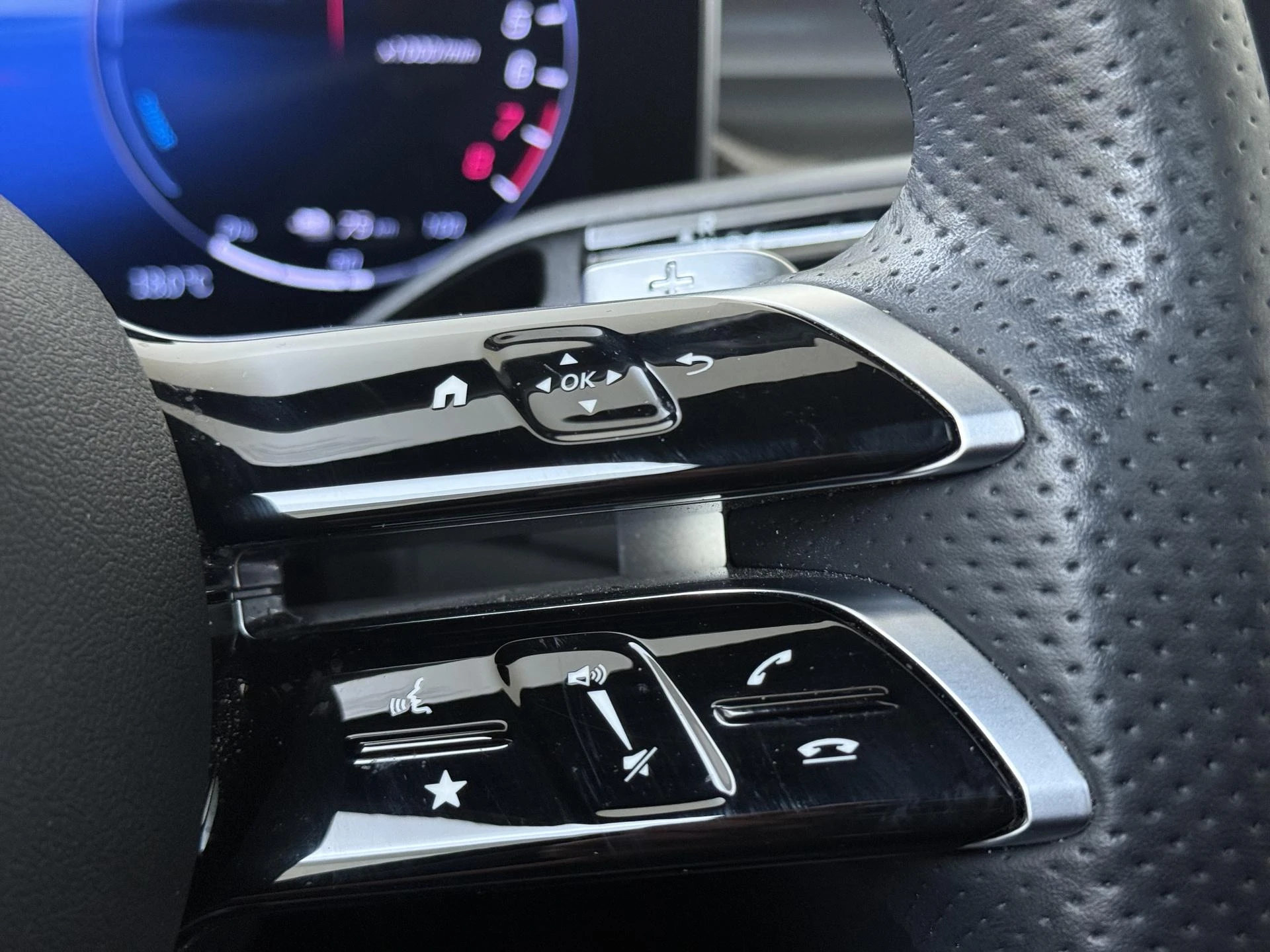 Mercedes-Benz-GLC-image-12