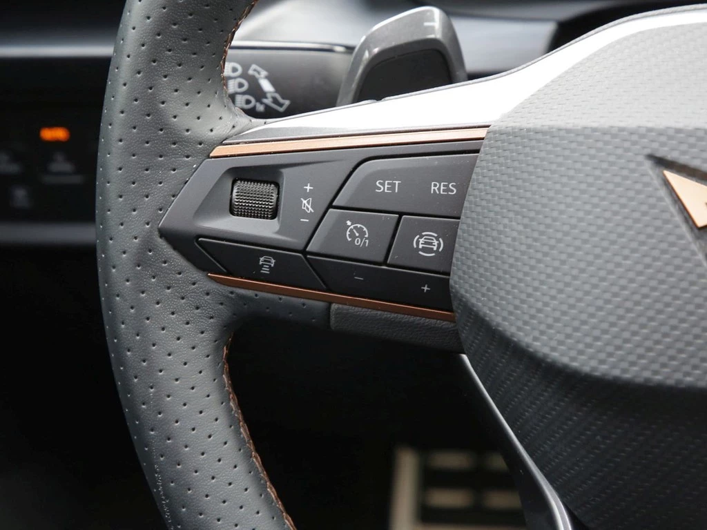 CUPRA Leon Sportstourer VZ 2.0 TSI 19" BEATS LEDER Navi+VC ACC LED RFK+PDC SHZ