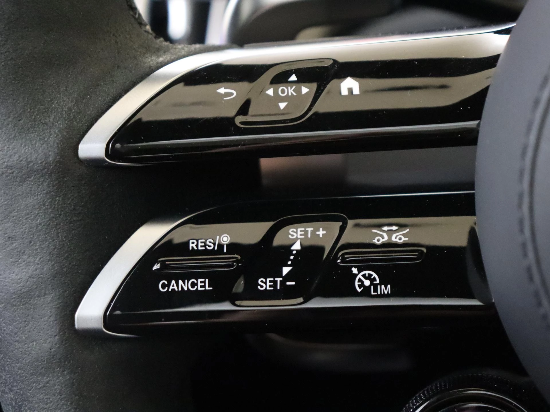 Mercedes-Benz-S-Klasse-image-23