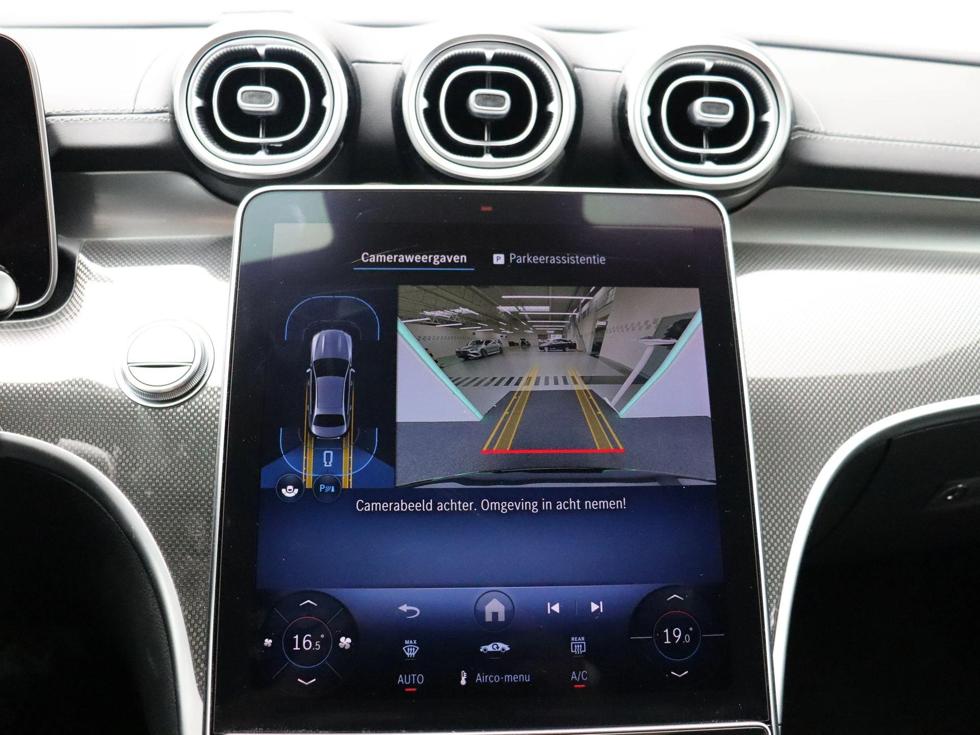 Mercedes-Benz-C-Klasse-image-17