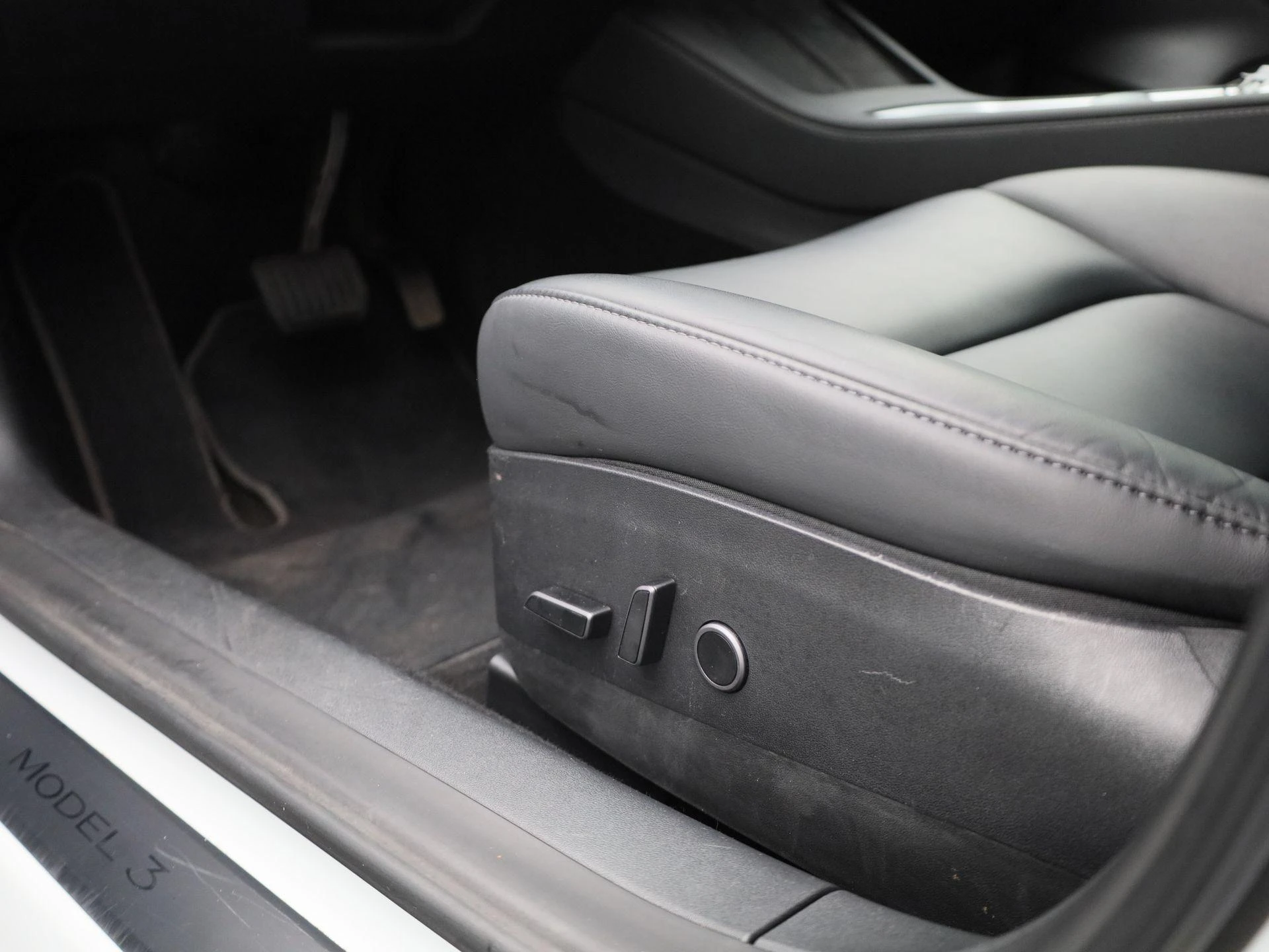 Tesla-Model 3-image-32