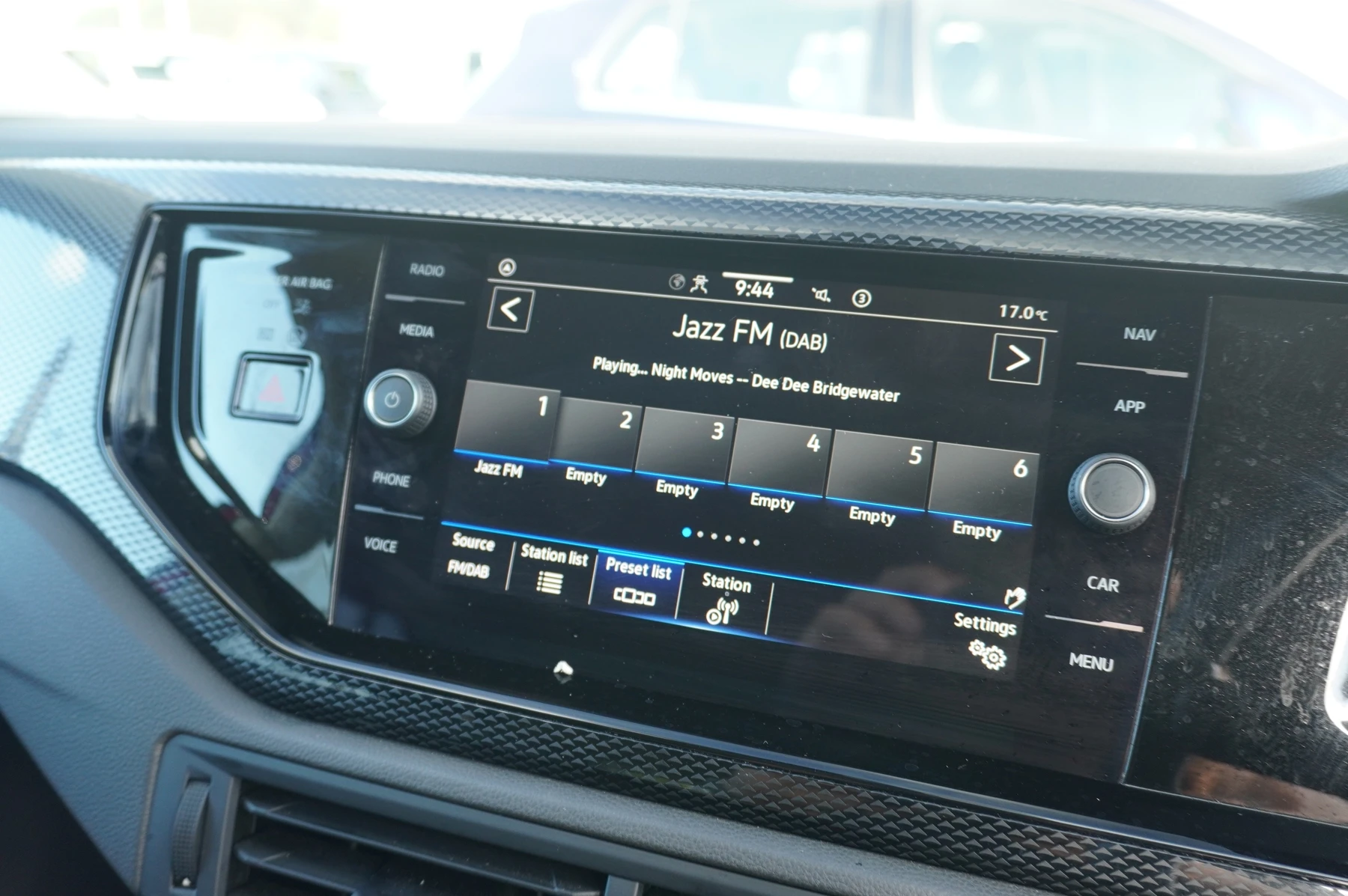 Volkswagen-Polo-image-11