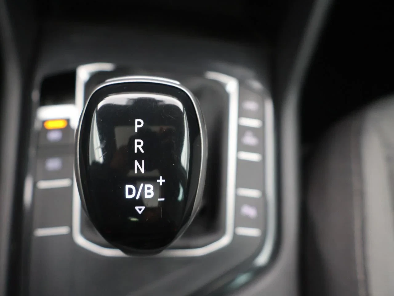 Volkswagen-Tiguan-image-15