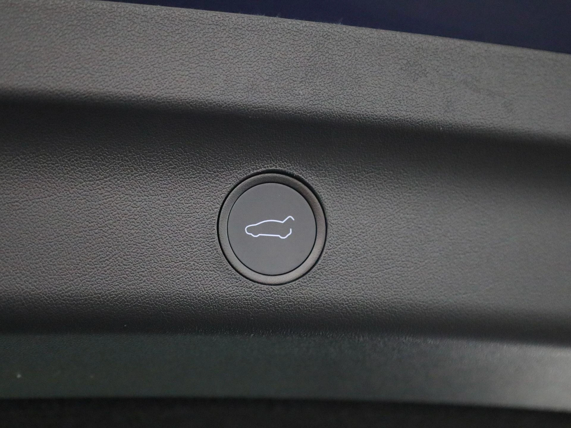 Tesla-Model Y-image-19