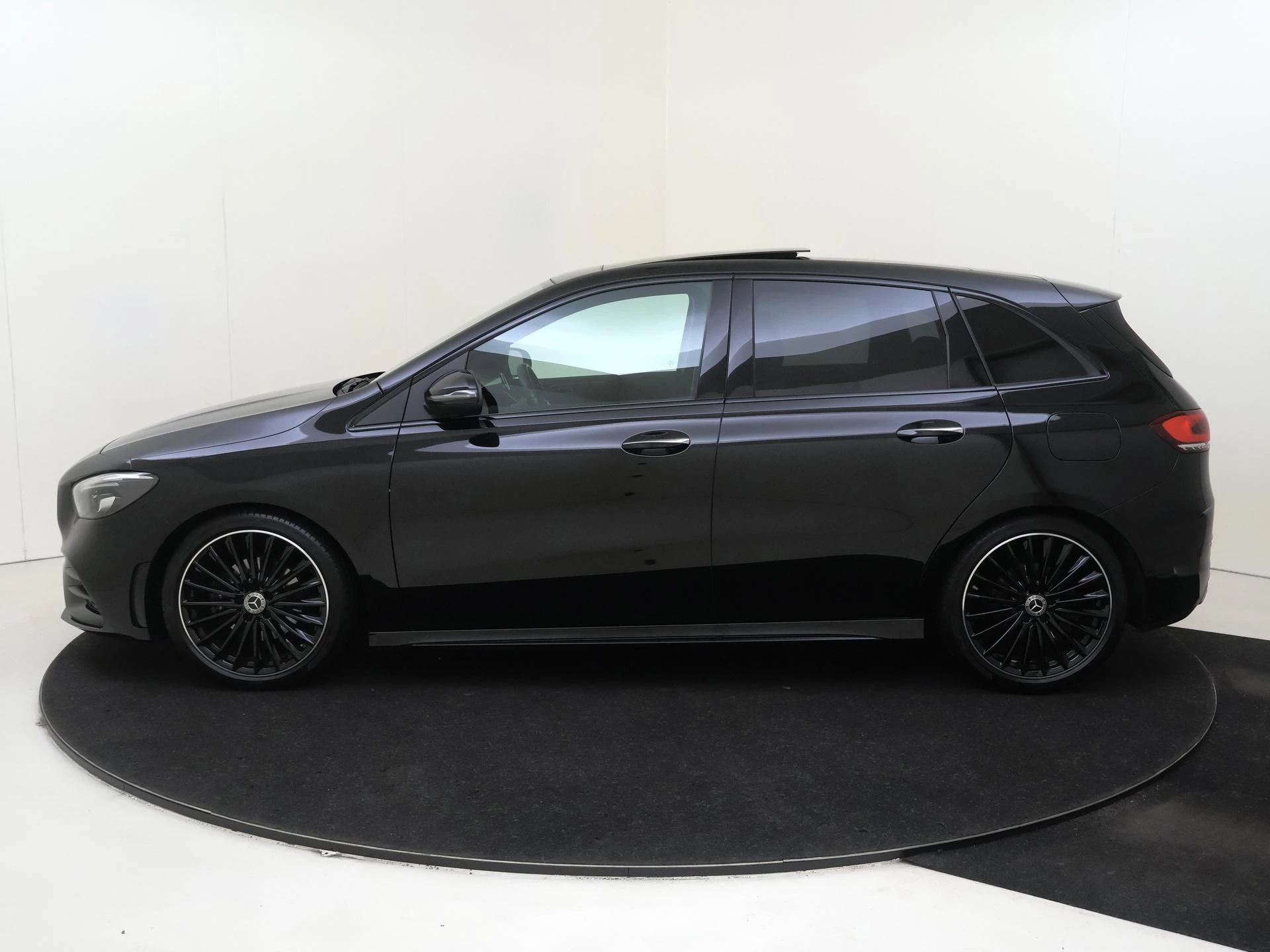 Mercedes-Benz-B-Klasse-image-8