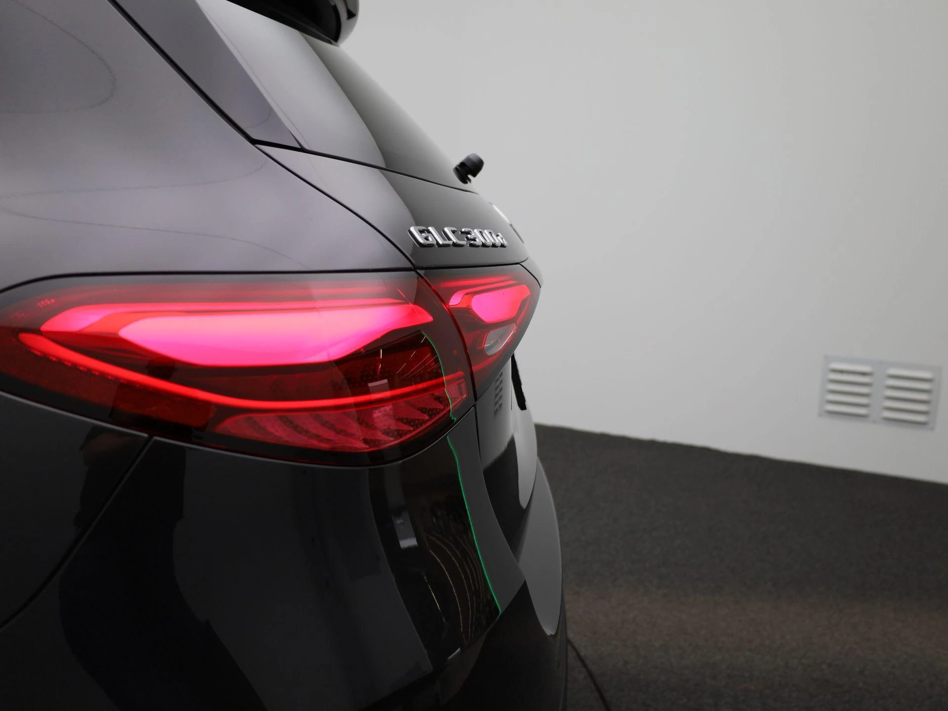 Mercedes-Benz-GLC-image-48