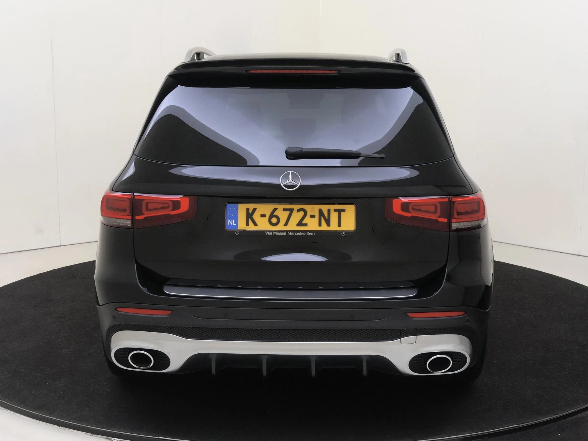 Mercedes-Benz-GLB-image-6