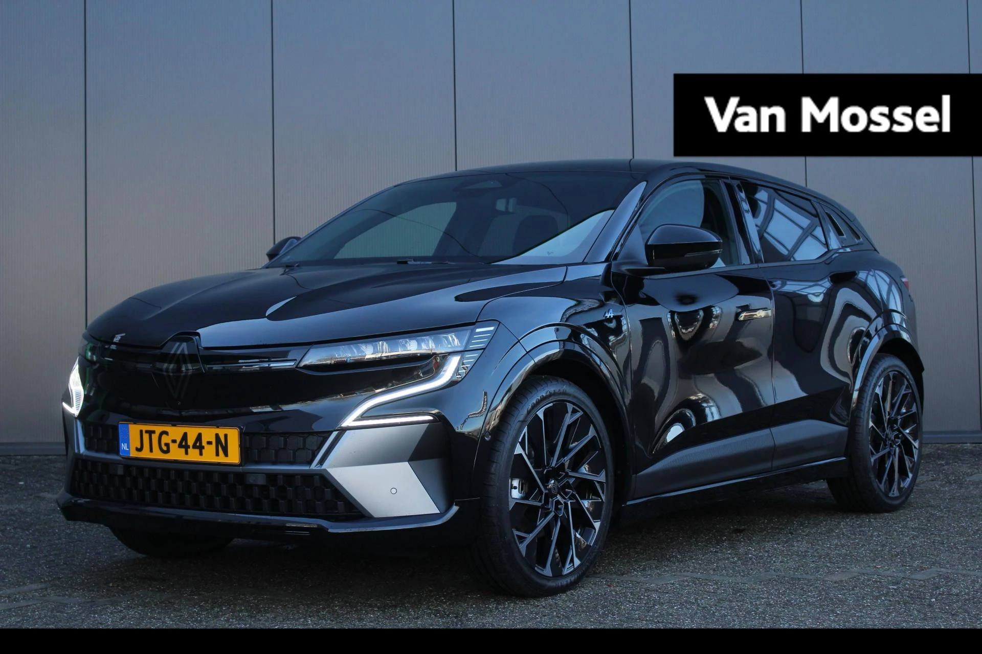 Renault-Megane E-Tech-image-0