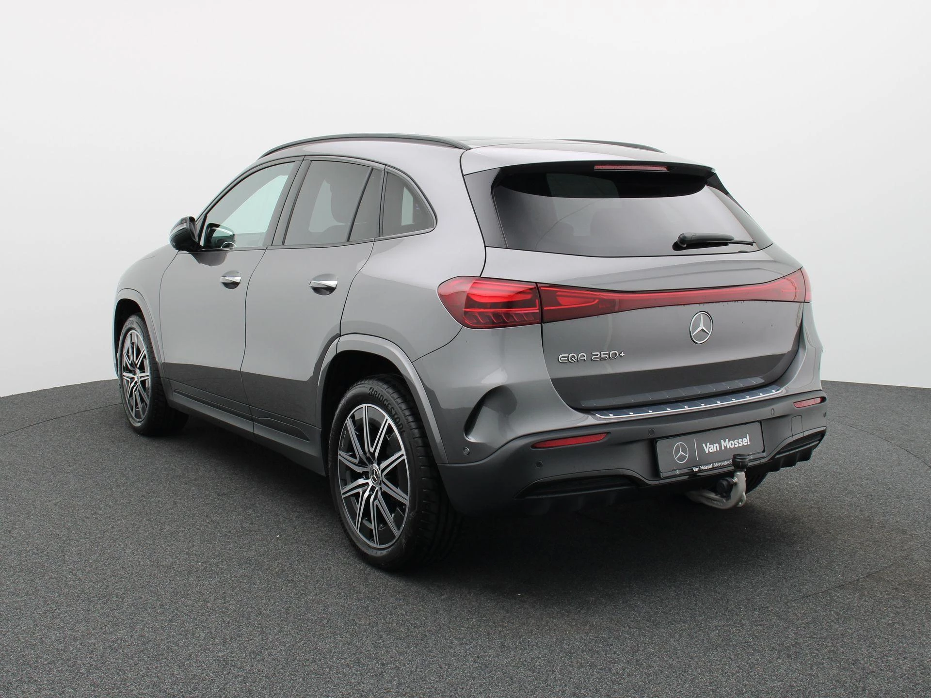 Mercedes-Benz EQA 250+ Star Edition + PANO DAK + BURMESTER + TREKHAAK + CARPLAY +