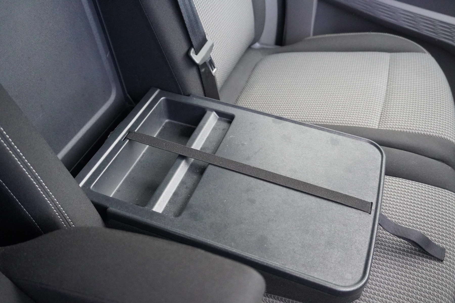 Volkswagen-Transporter-image-10