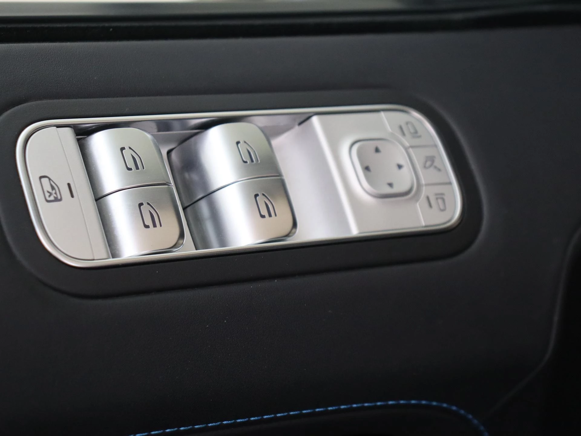 Mercedes-Benz-G-Klasse-image-26