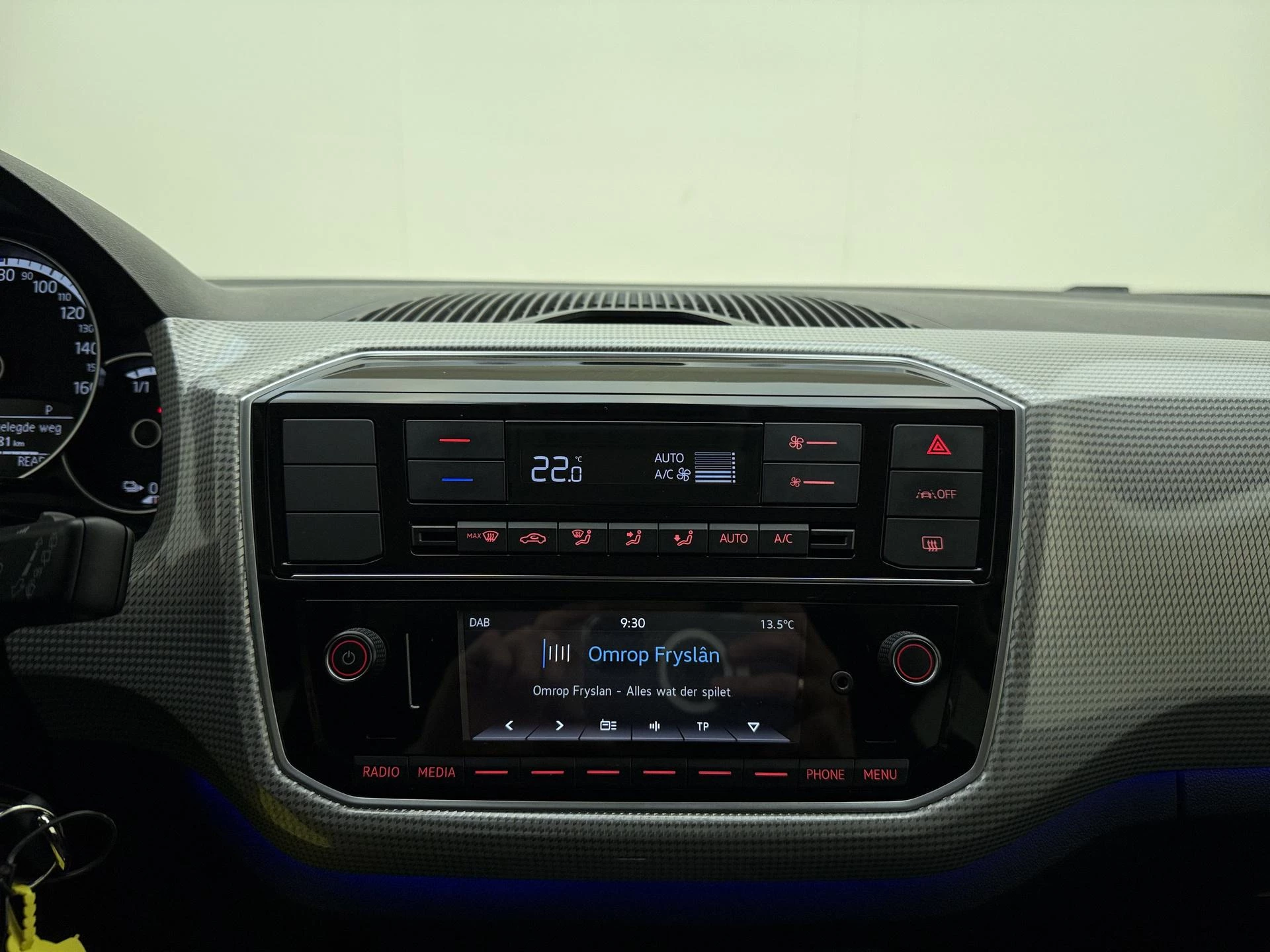 Volkswagen-e-up!-image-16