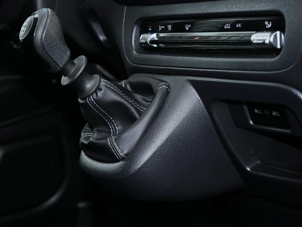 Mercedes-Benz-Vito 116-image-11