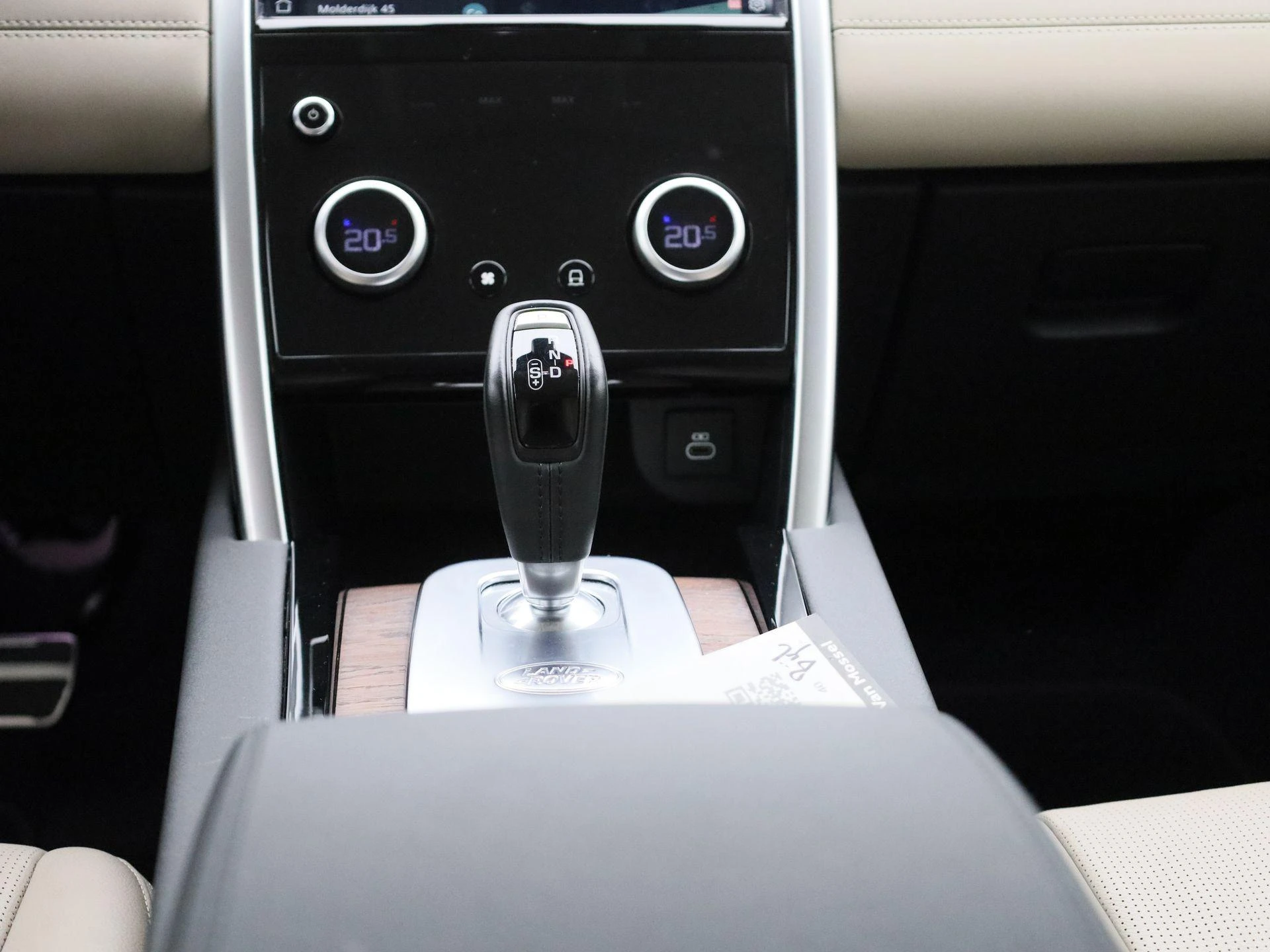 Land Rover-Discovery Sport-image-9