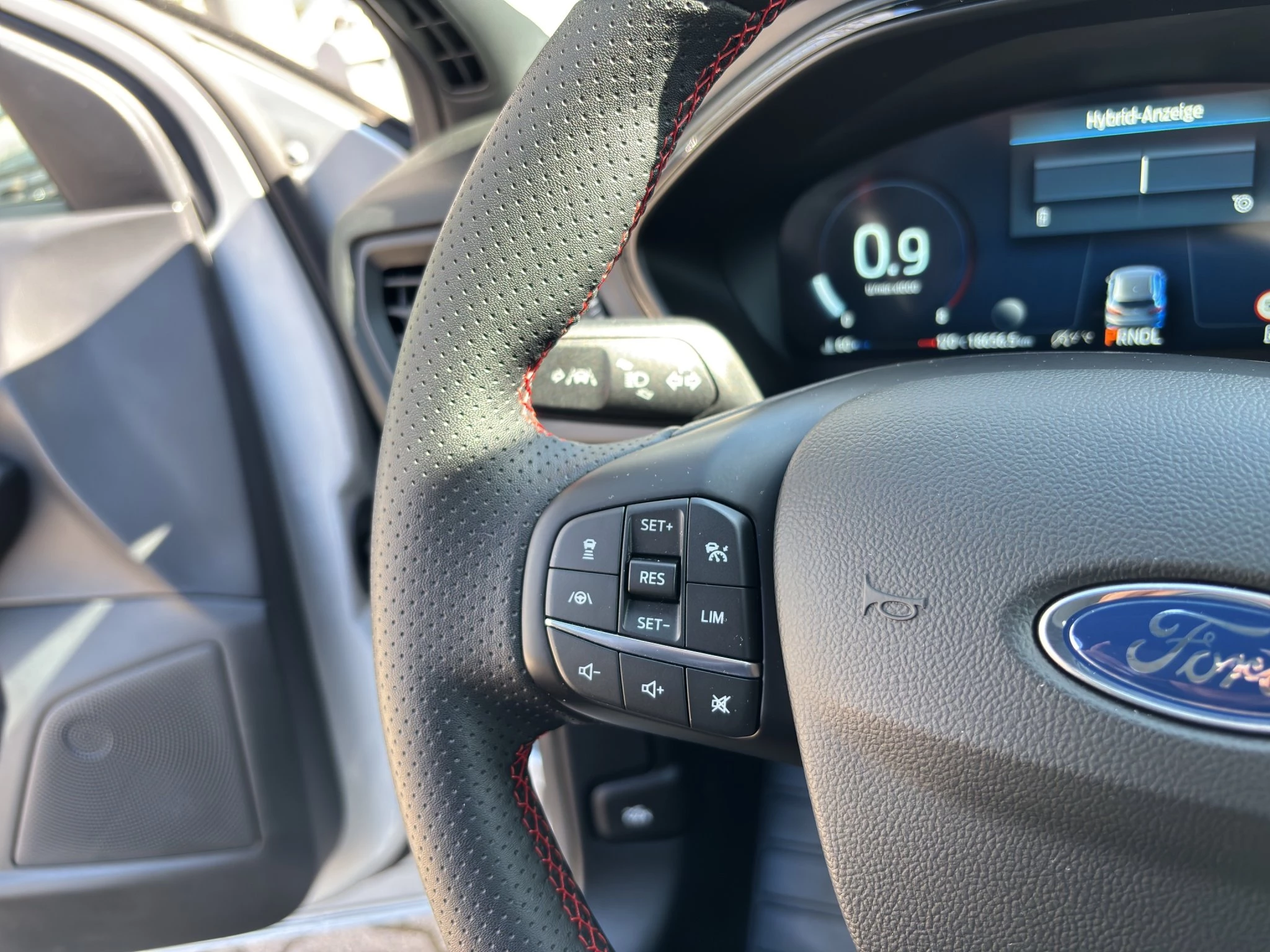 Ford Focus ST-Line X Turnier Aut.*AHK*ACC*HUD*KAM*NAVI*WINTER-PKT.