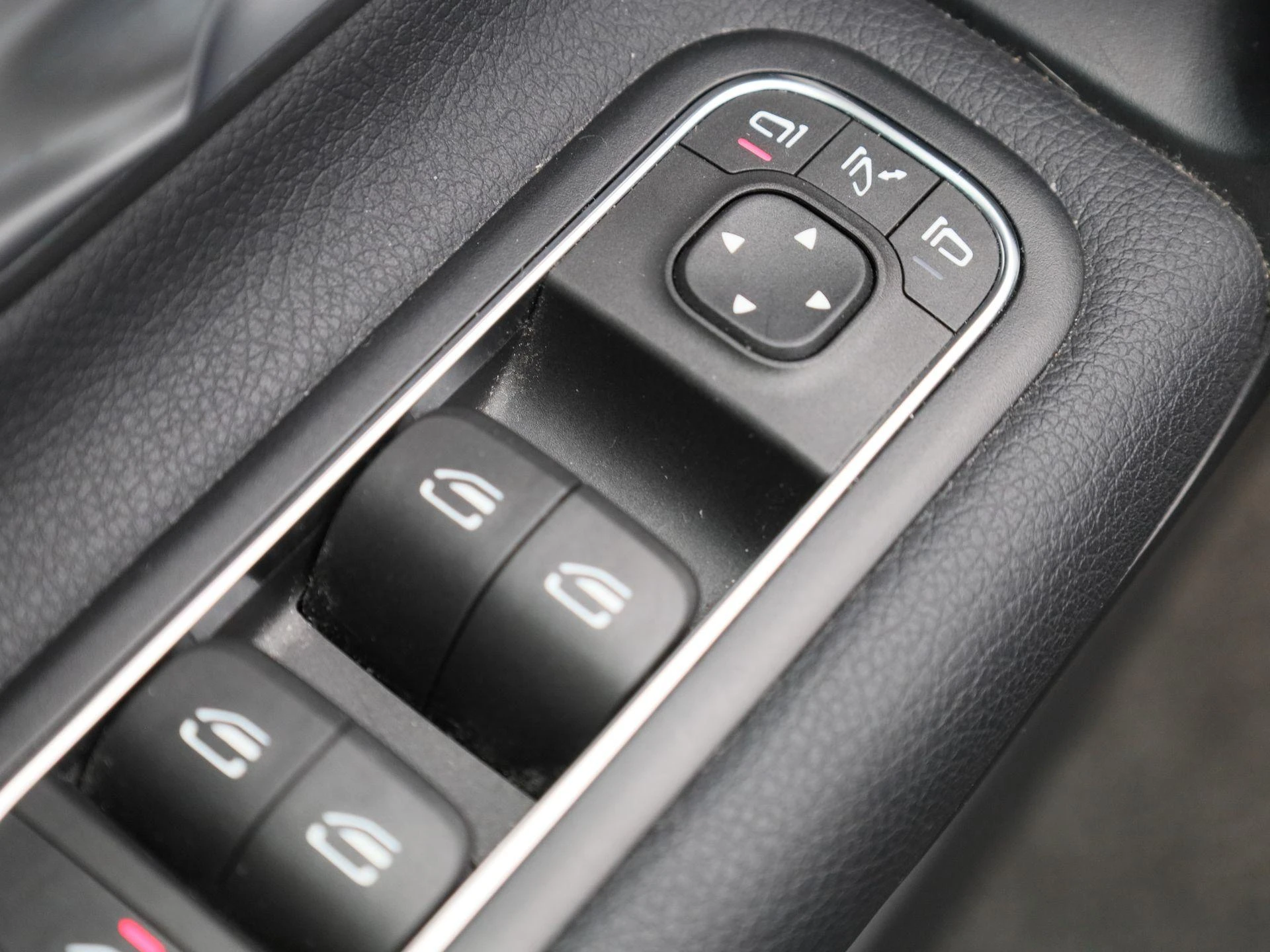 Mercedes-Benz-CLA-image-28