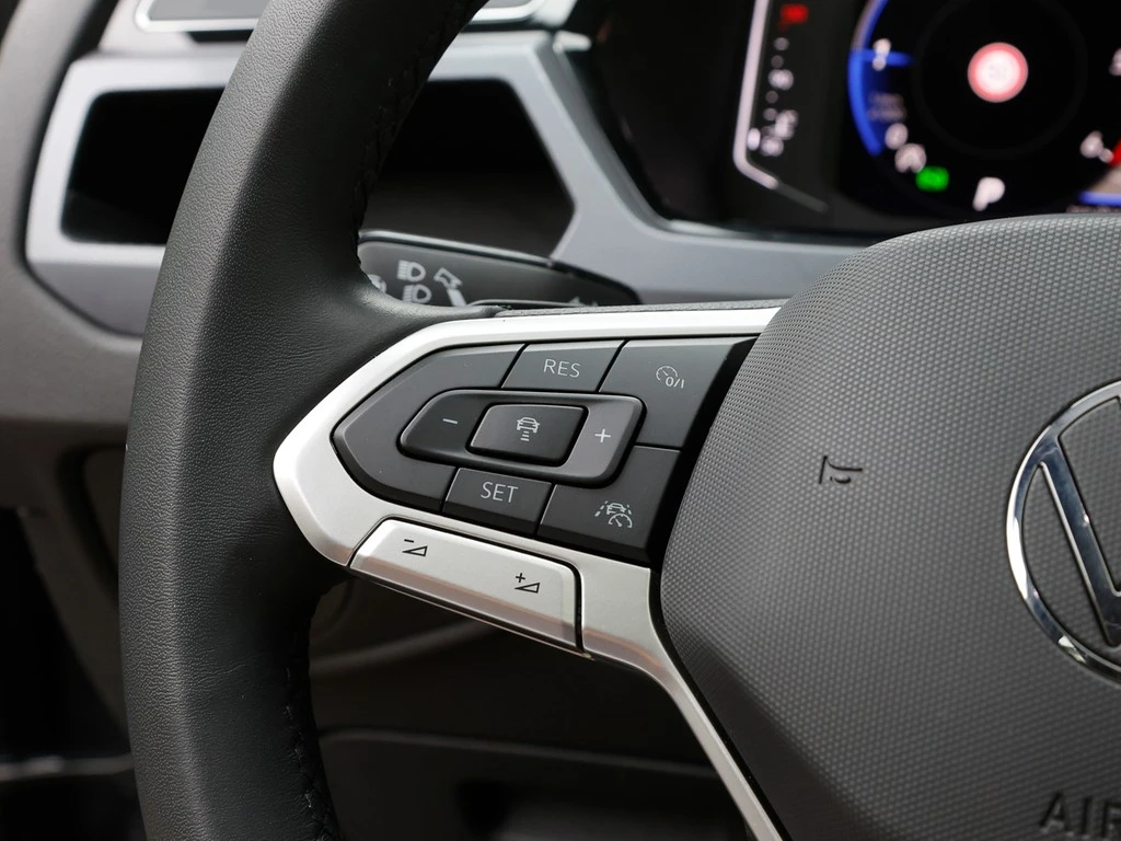 Volkswagen-Touran-image-15