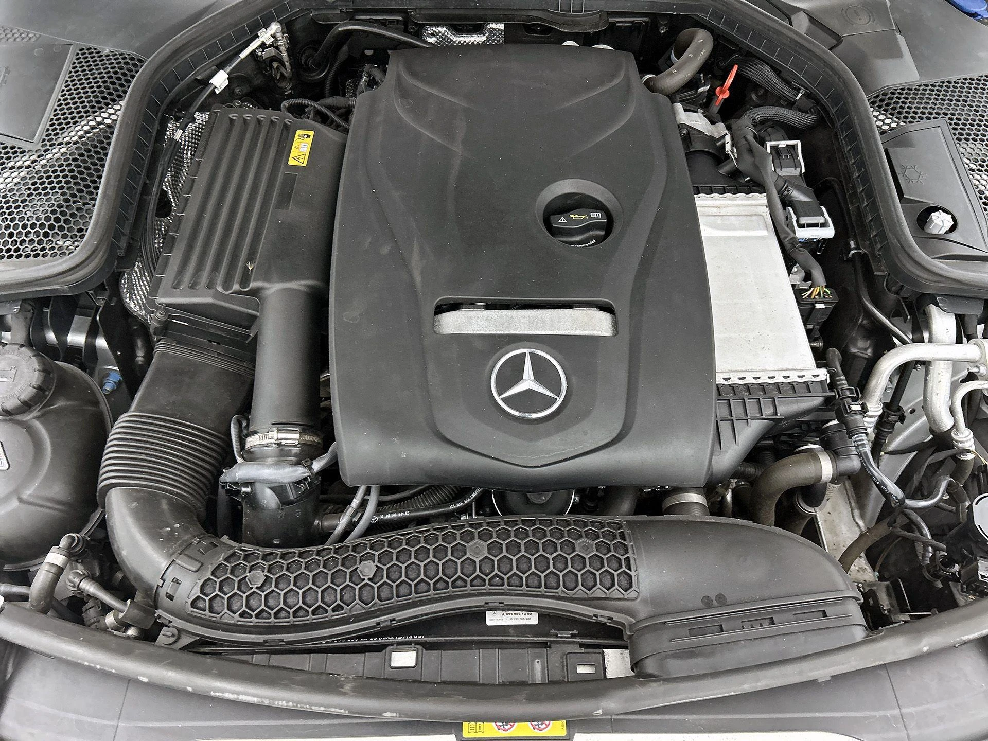 Mercedes-Benz-C-Klasse-image-25