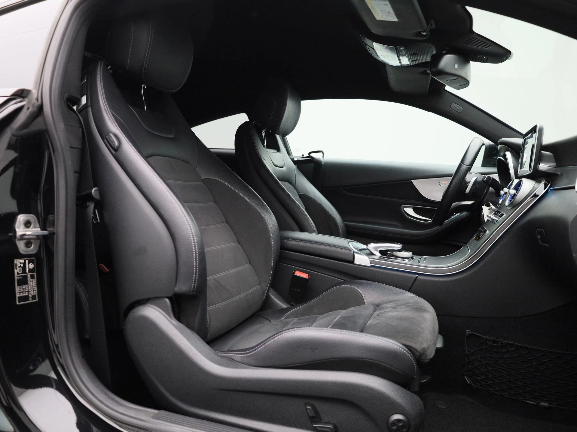 Mercedes-Benz-C-Klasse-image-36
