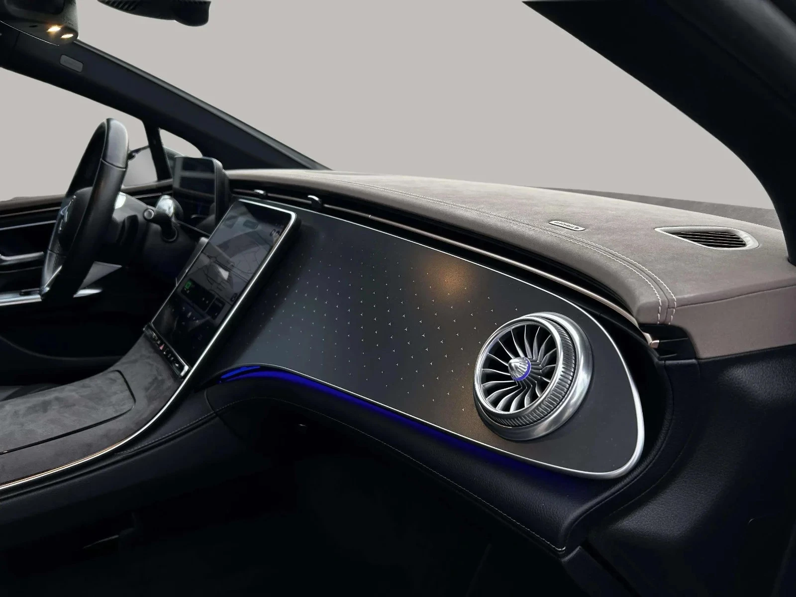 Mercedes-Benz-EQE-image-12