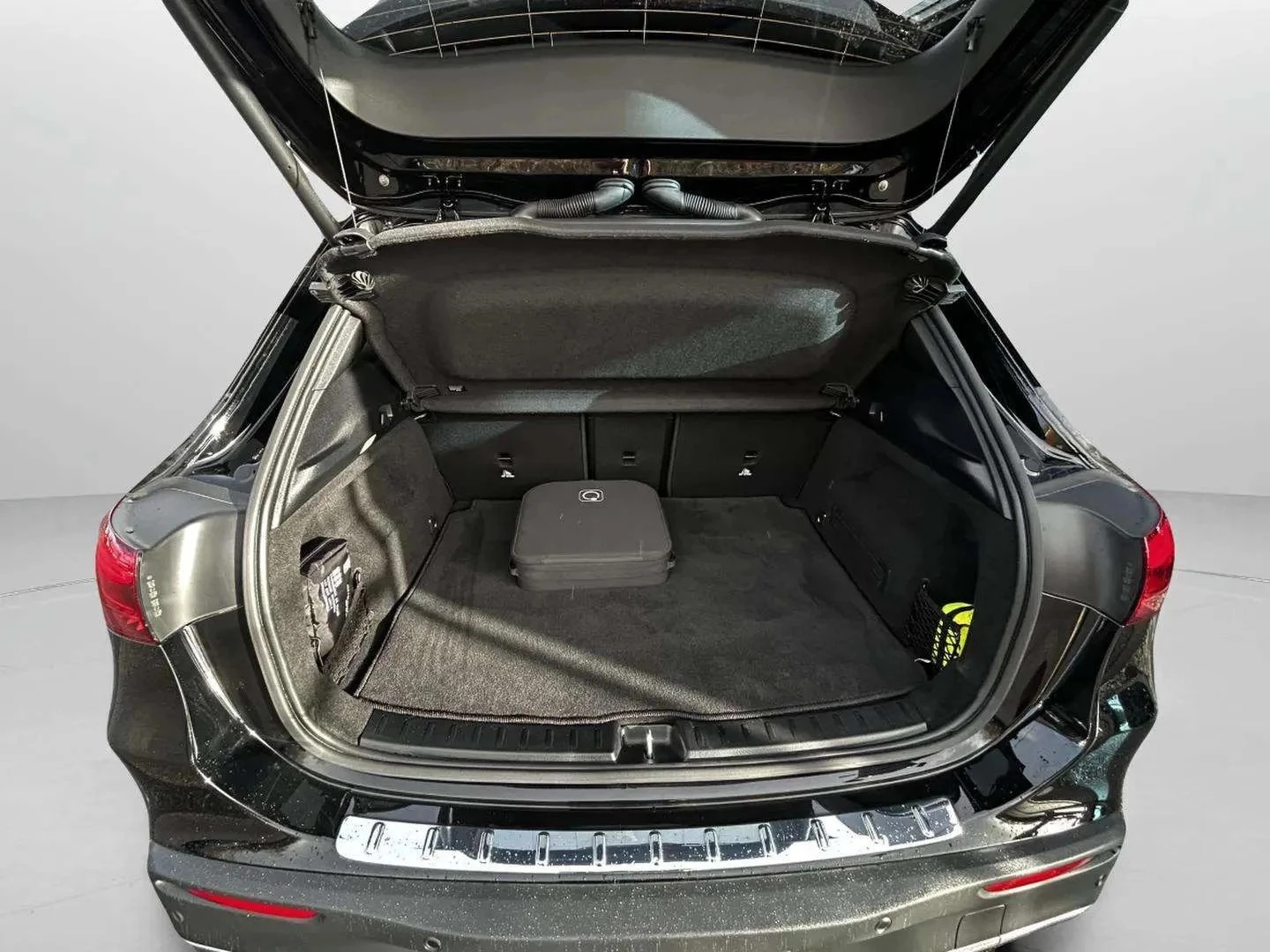 Mercedes-Benz-EQA-image-15