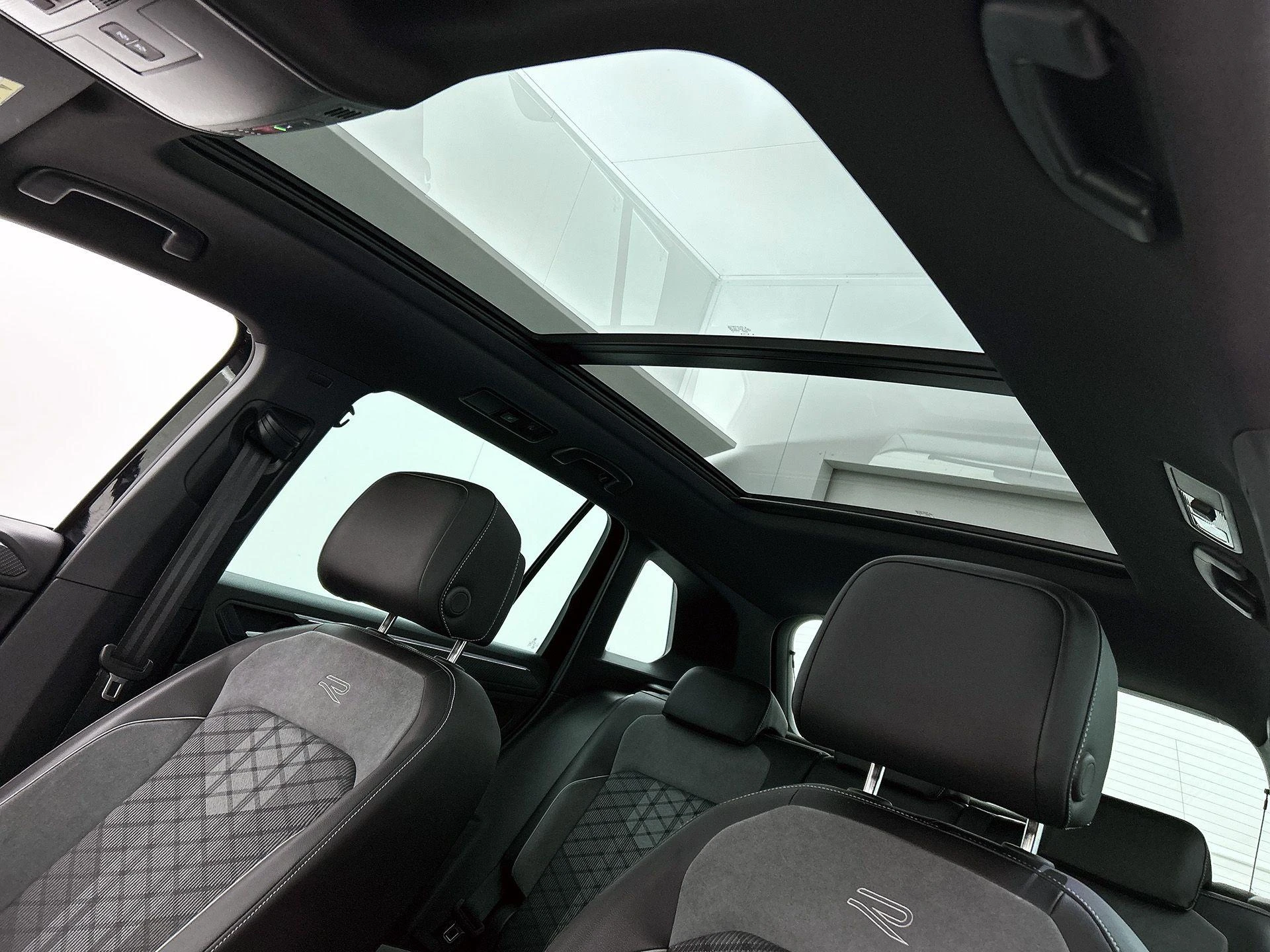 Volkswagen-Tiguan-image-30