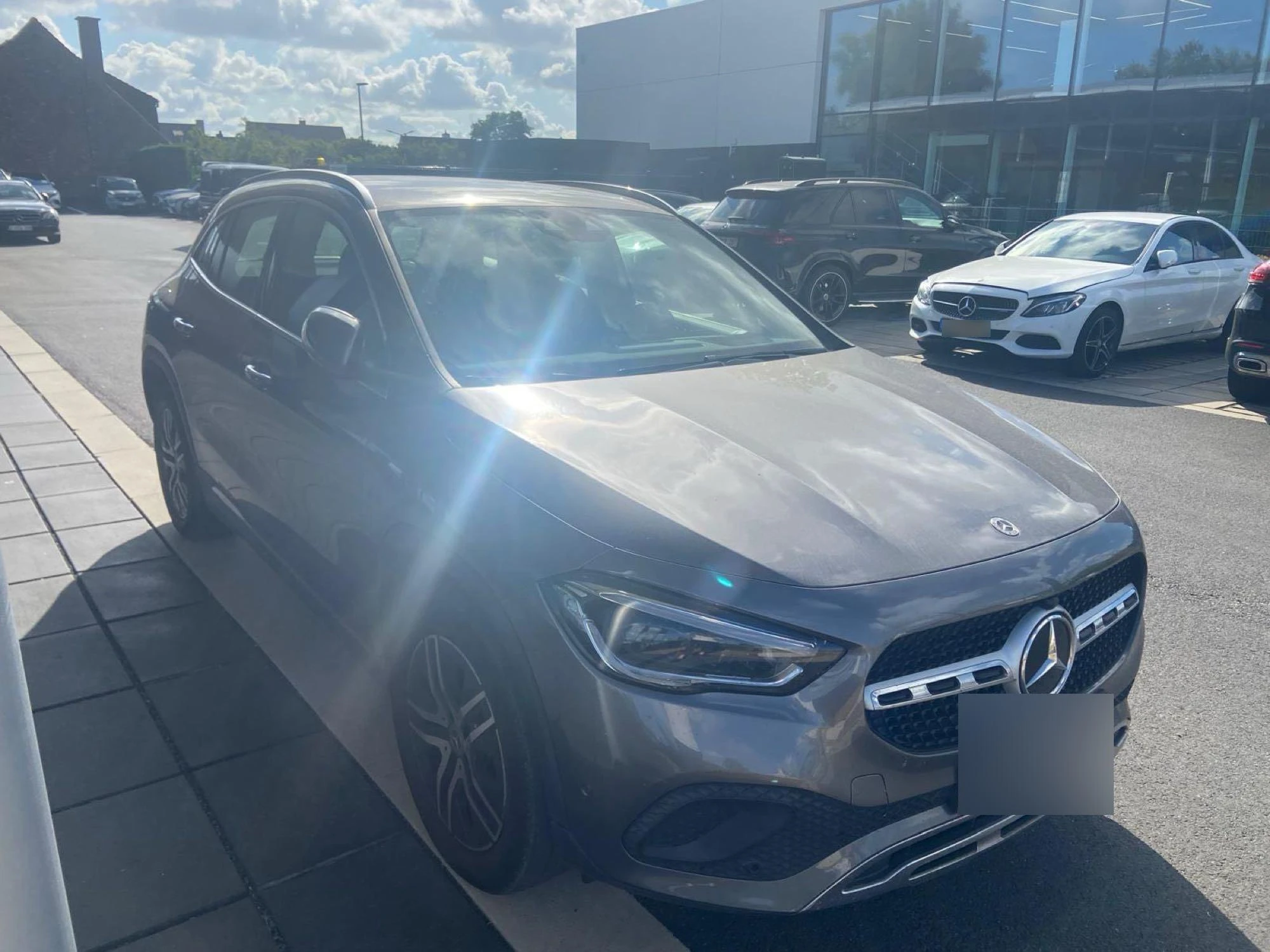 Mercedes-Benz-GLA-image-2