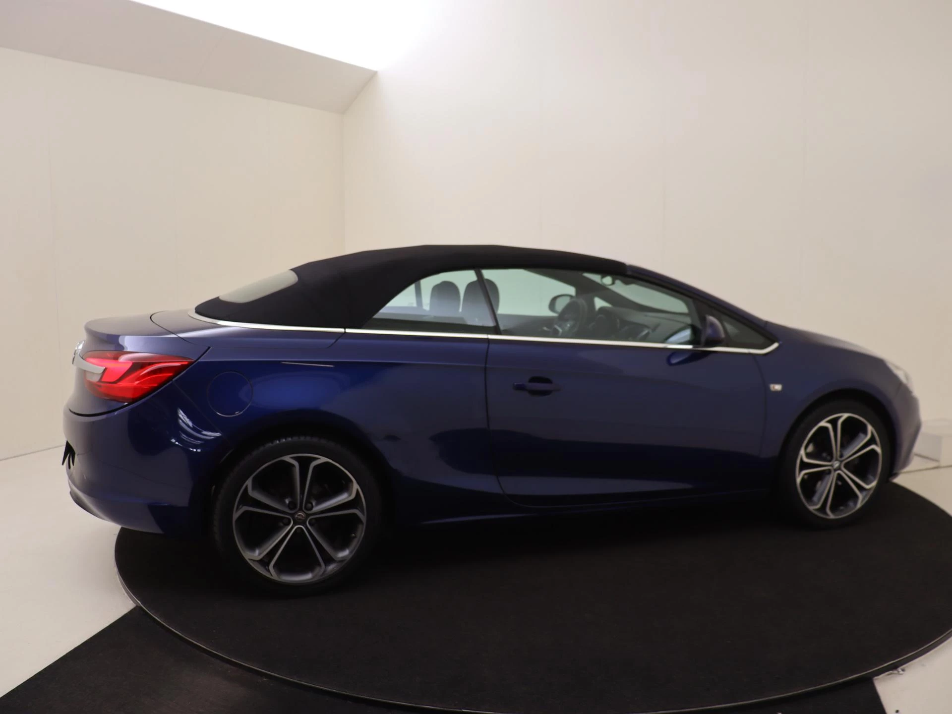 Opel-Cascada-image-30