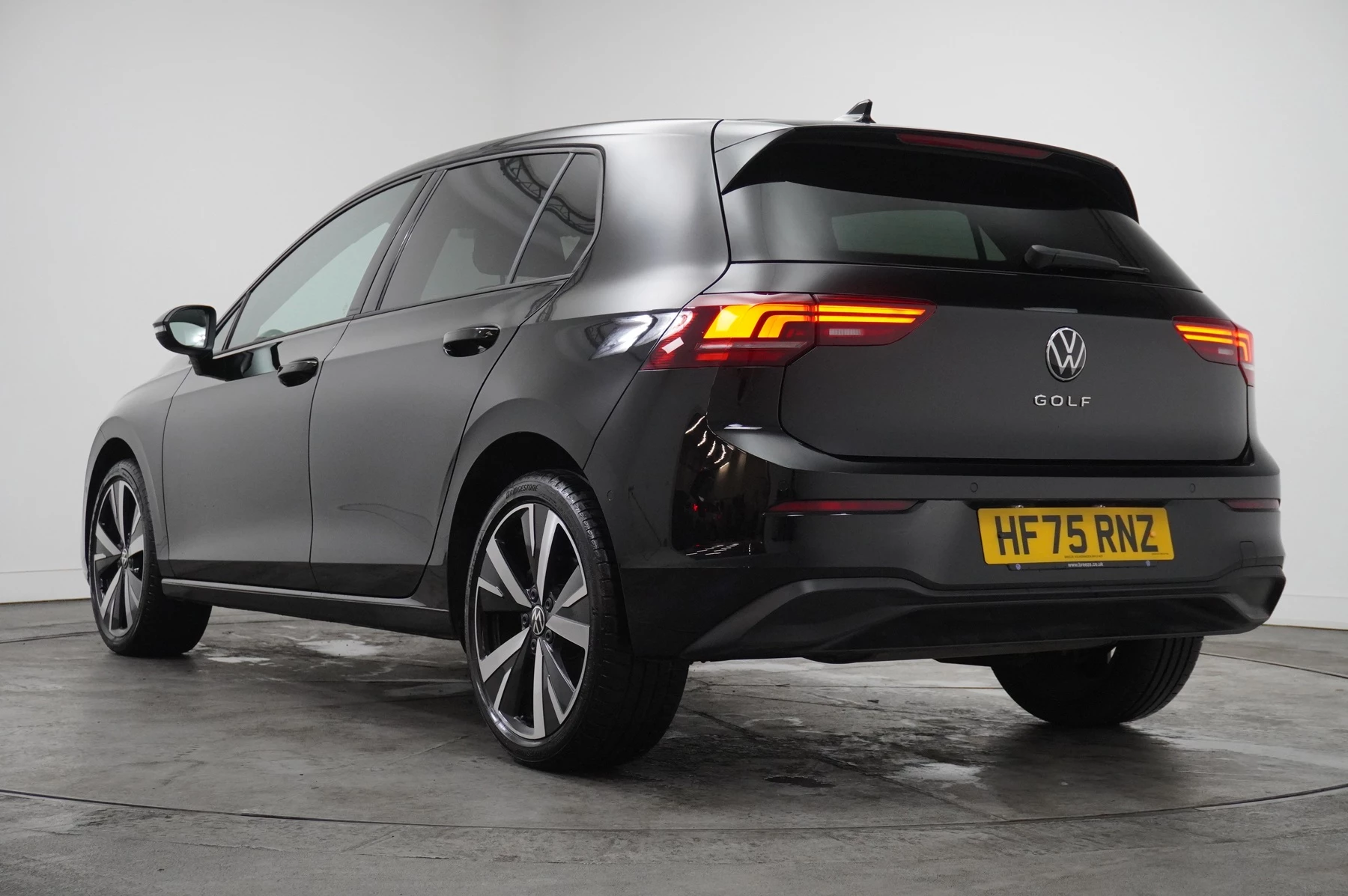 Volkswagen-Golf-image-2
