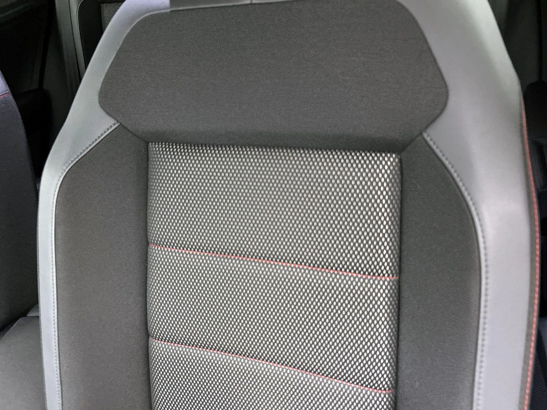 Volkswagen T-Roc 1.5 TSI R-Line | 150 PK