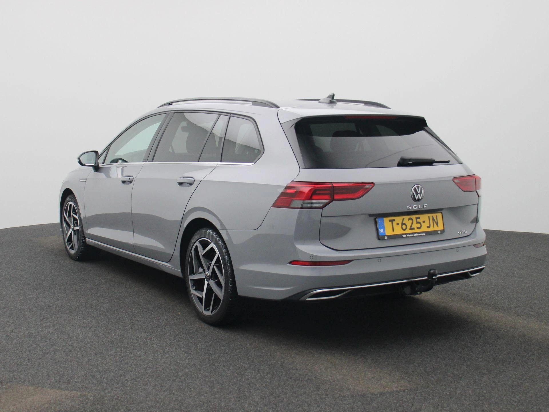 Volkswagen-Golf-image-3