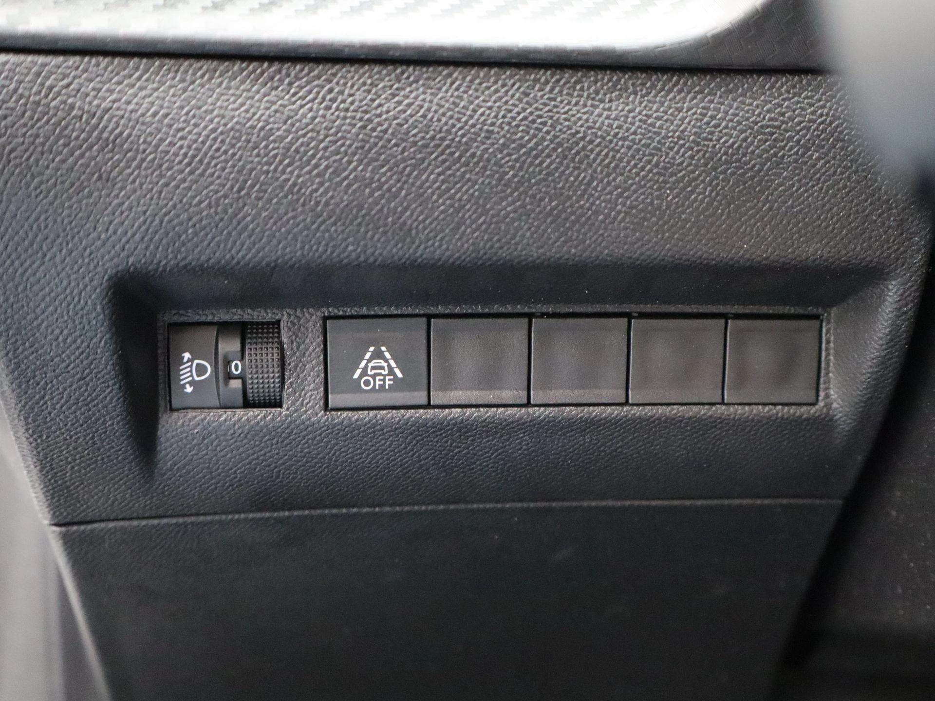 Peugeot-208-image-21