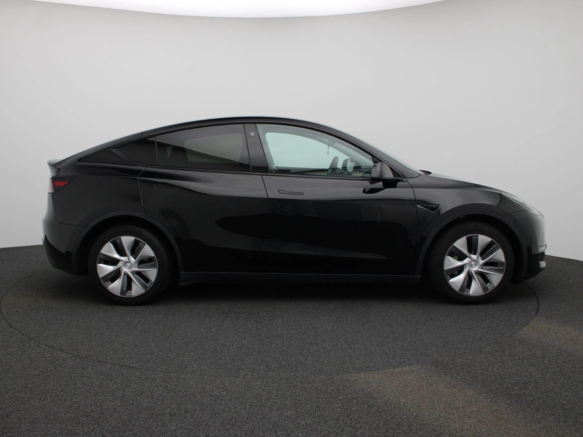 Tesla-Model Y-image-5