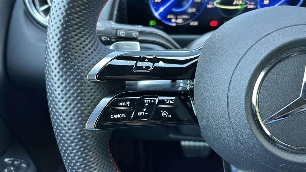 Mercedes-Benz-EQB-image-11