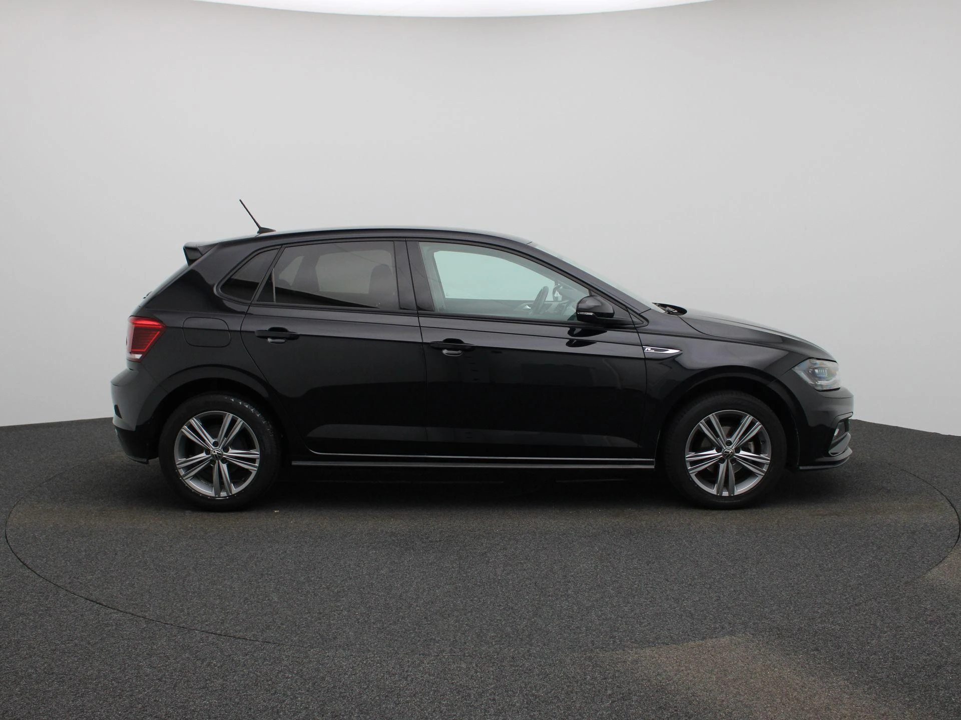 Volkswagen-Polo-image-5