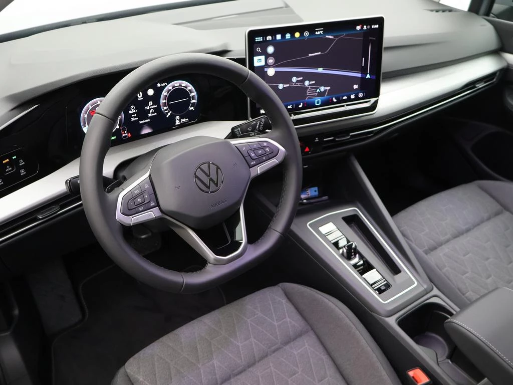 Volkswagen Golf VIII Golf Life Business 1.5eTSI 116PK AUTOMAAT * DEMO *