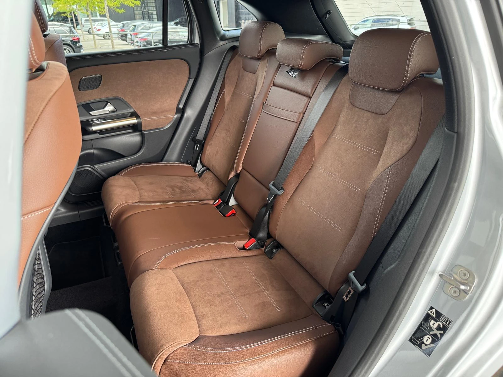 Mercedes-Benz-GLA-image-9
