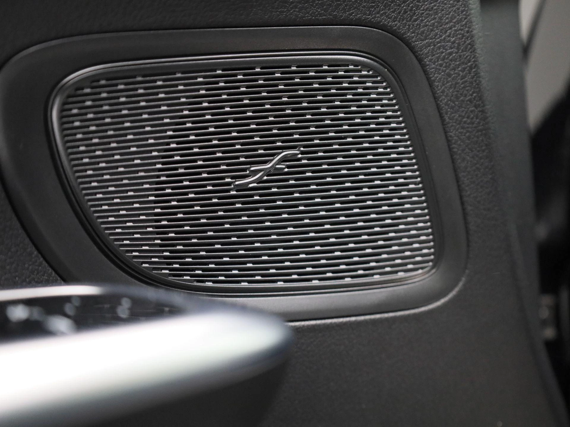 Mercedes-Benz-C-Klasse-image-33