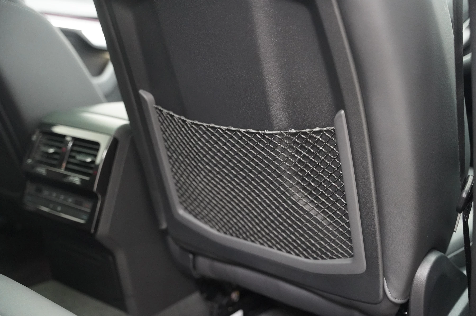 Volkswagen-Touareg-image-34